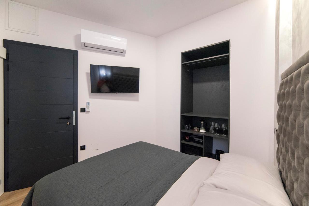 Liberty Rooms, 3rd Floor, No Elevator Apartment